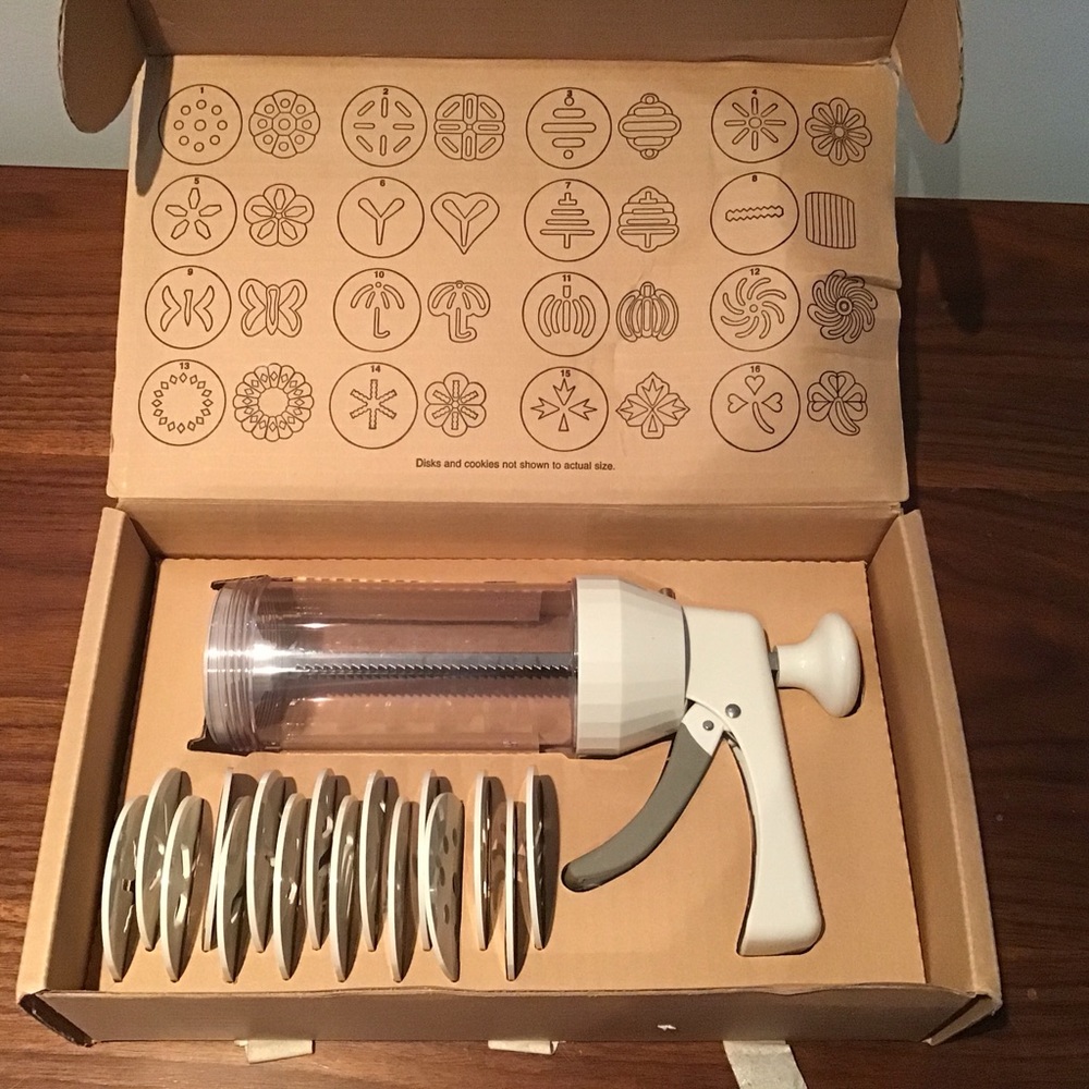 NEW The Pampered Chef Cookie Press Original #1525 White 16 Discs‎ Damaged Box - Picture 2 of 3